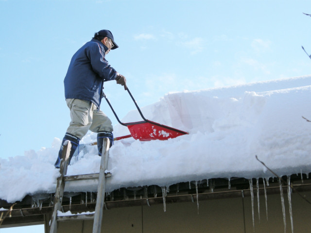 新潟での屋根の雪対策はいつから始めるのがベストなのか？